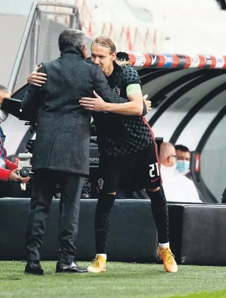Domagoj Vida’nın koronavirüs testi Türkiye maçının devre arası pozitif çıktı! Ortalık bir anda karıştı-4
