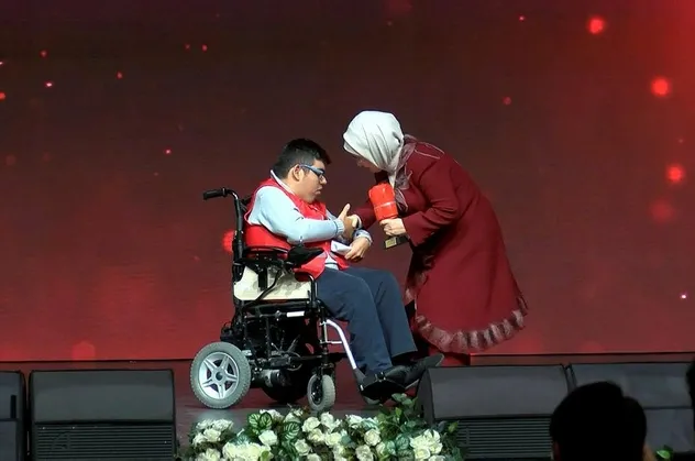 Emine Erdoğan'dan 'Kırmızı Yelek Uluslararası Gönüllülük Ödülleri Töreni'nde önemli açıklamalar