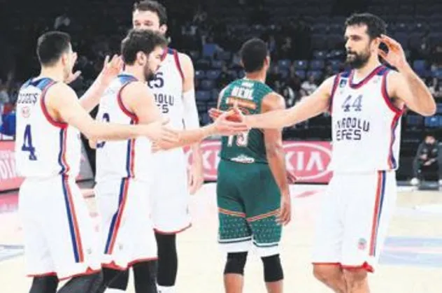 Anadolu Efes, Banvit’i 8 sayı farkla devirdi