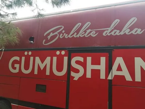 gumushanespora-mardinde-tasli-saldiri-otobusun-camlari-kirildi-1649594613246.jpg