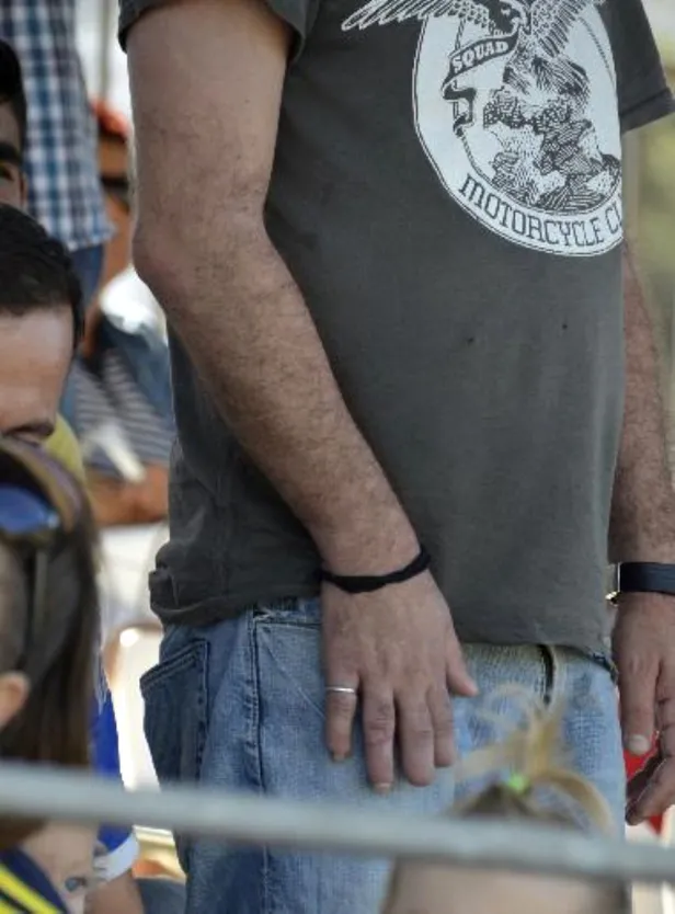 Alkol yüzünden parmakları kesilmişti... Nejat İşler ayakta durmakta zorlandı, dengesini kaybetti, başını yere çarptı-5