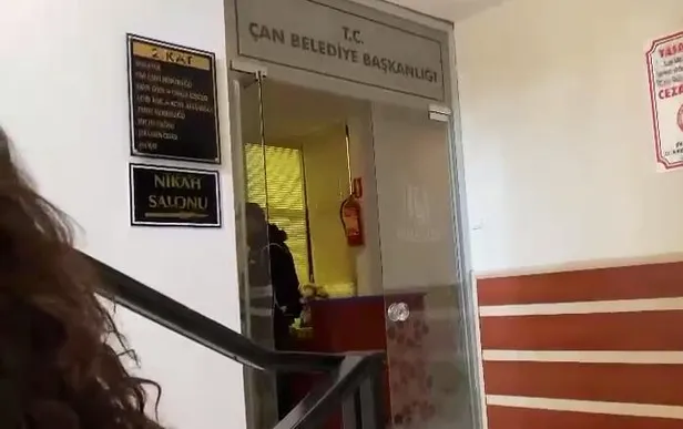 Son dakika: CHP'li Çan Belediye Başkanı Bülent Öz ve 3 kişi rüşvet ve irtikaptan adliyeye sevk edildi-4