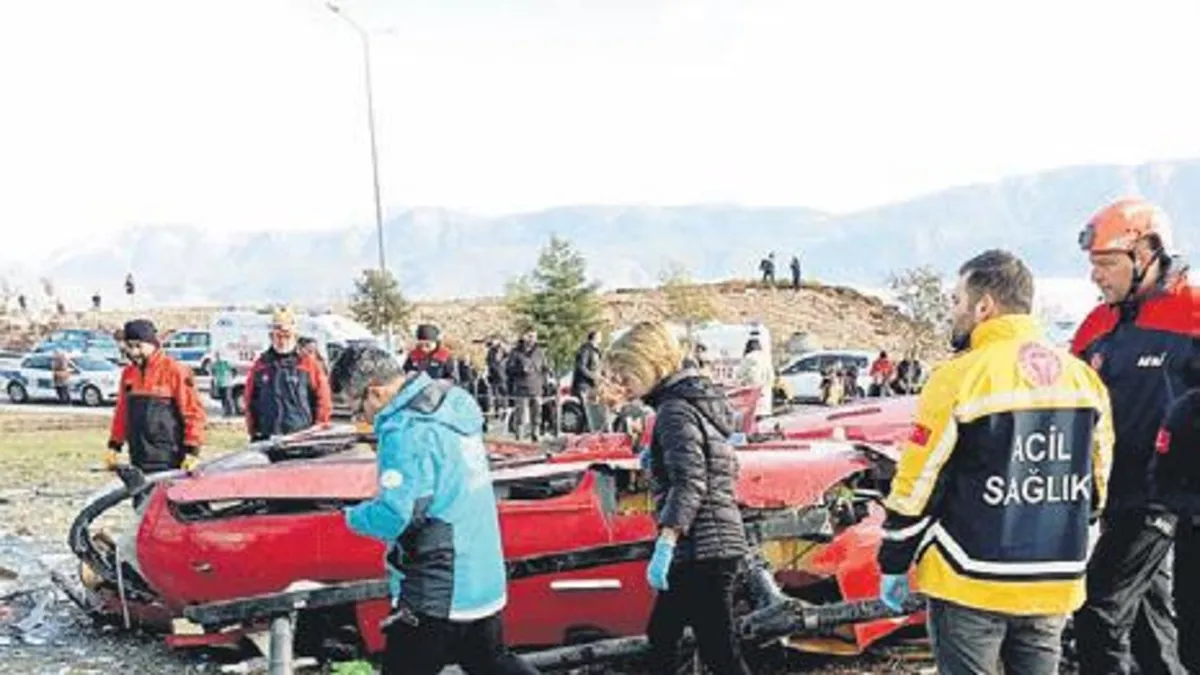 Muğla'da kahreden olay: Sağlık Bakanlığı'a ait bir helikopter Muğla Eğitim ve Araştırma Hastanesi'ne çarptı! 4 can gitti