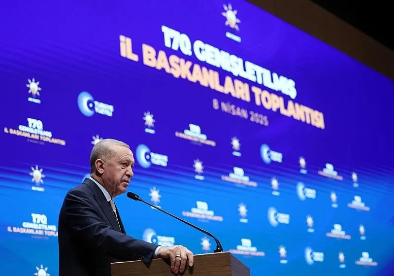 Başkan ve AK Parti Genel Başkanı Recep Tayyip Erdoğan, AK Parti Konferans Salonu'nda partisinin Genişletilmiş İl Başkanları Toplantısı'na başkanlık etti. (AA)