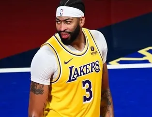 Lakers yıldızlarıyla güldü