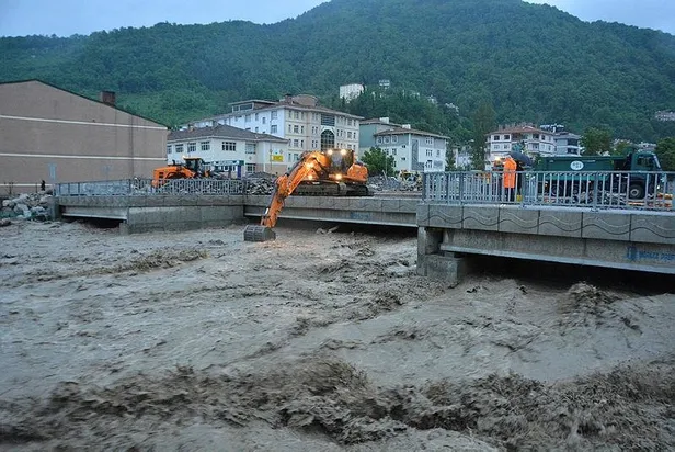 Karadeniz'i sel vurdu! Kastamonu'da 38 köy yolu ulaşıma kapandı: 2 kişi hayatını kaybetti, 1 kayıp-10