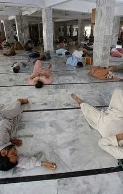 Pakistan’da sıcaklar can alıyor