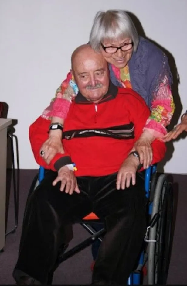 gonul-orbey-kimdir-nereli-kac-yasindaydi-ergin-orbeyin-esi-gonul-orbey-oldu-mu-neden-oldu-1635685535158.jpg Ergin Orbey'in eşi Gönül Orbey öldü mü, neden öldü? Gönül Orbey kimdir, nereli, kaç yaşındaydı?-5