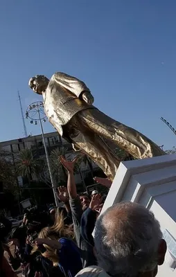 Netanyahu'nun heykelini yıktılar