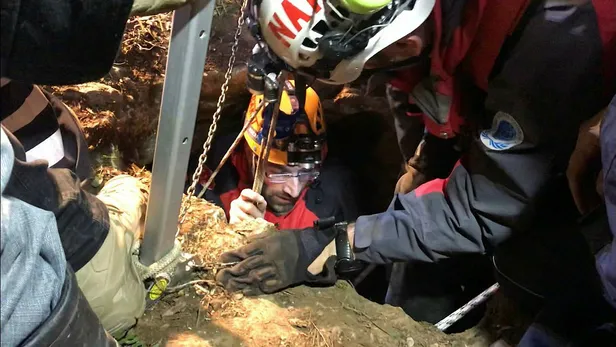 Son dakika... Bursa'nın İznik ilçesinde mağarada can pazarı! Defineciler mahsur kaldı-3