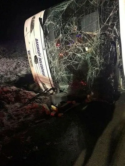 Amasya Da Otobus Devrildi Olu Ve Yaralilar Var