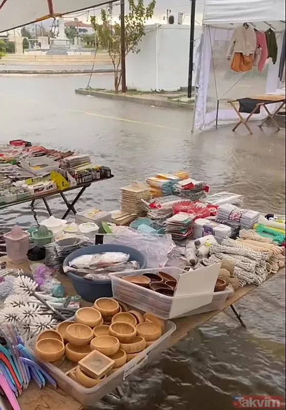İzmir'de etkili olan sağanak yağış hayatı felç etti! Çeşme'yi çamur bastı, yollar göle döndü - 11