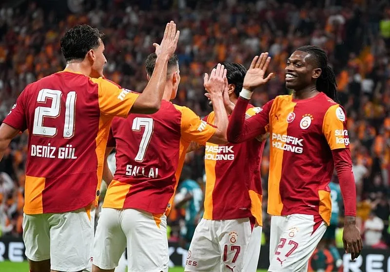 super-ligde-dev-mac-trabzonspor-galatasarayi-konuk-ediyor-akyazida-derbi-heyecani-trabzonsporda-orta-saha-terc-1789739806758.jpeg Akyazı'da derbi heyecanı: Trabzonspor'da orta saha tercihi! Galatasaray'da 10 numara sürprizi-4