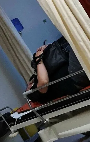 Kazada yaralandı, içinde ziynet eşyası bulunan çantayı elinden bırakmadı