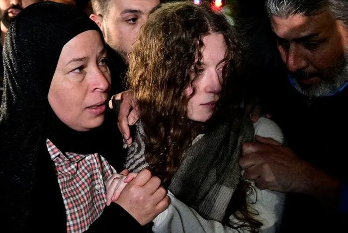 1701314616587.jpeg İsrail ile Hamas arasındaki 6'ncı esir takası tamamlandı! Serbest bırakılanlar arasında Filistin'in cesur kızı Ahed Tamimi de var-7