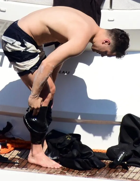 Çağatay Ulusoy sevgilisiyle tatilde-5