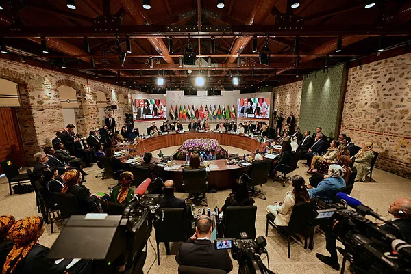 İstanbul'da Gazze Zirvesi! Emine Erdoğan: Bu vahşeti durdurmak için hangi ölüm eşiğini bekliyorsunuz?-2