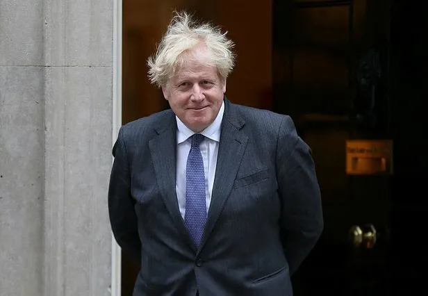 sky-newsta-yer-alan-habere-gore-ingilterede-boris-johnson-basbakanlik-yarisindan-cekildi-1666559855103.jpeg İngiltere'de Liz Truss'ın istifasının ardından Başbakanlık için sık sık adı konuşulan Boris Johnson yarıştan çekildi-2