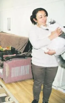 45 kediyle yaşıyor