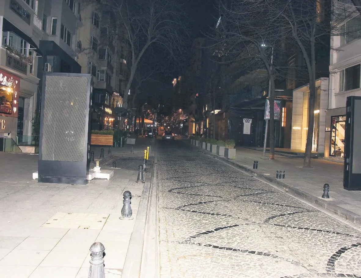 Eğlenceye kapalıyız