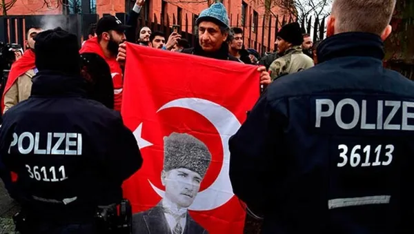 Terör örgütü PYD/PKK yandaşları Berlin'i karıştırdı-4