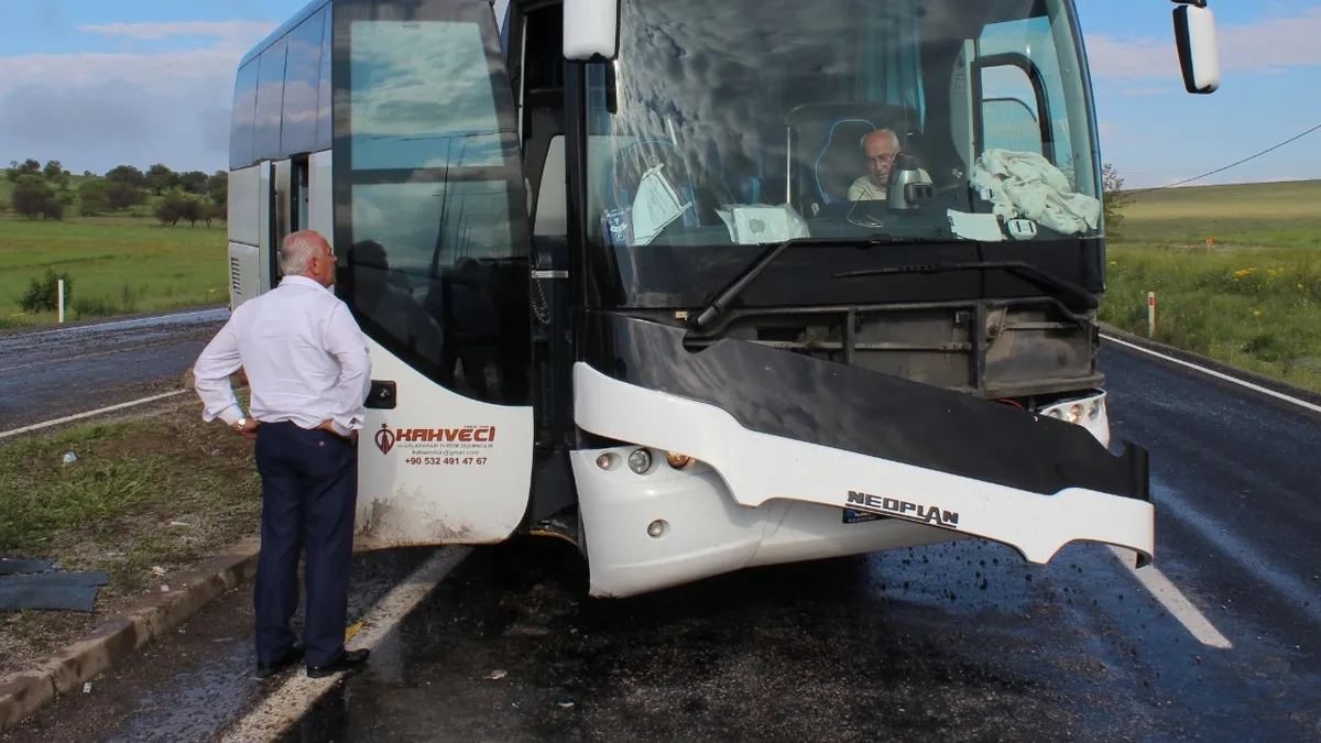 Aksaray’da tur otobüsü kaza yaptı: 16 yaralı