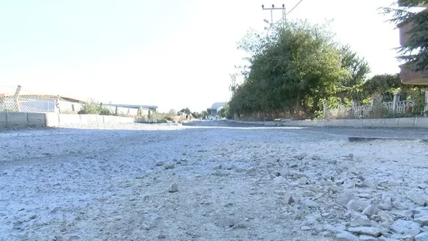 buyukcemecede-rezalet-goruntuler-ibb-iskiye-iski-ibbye-topu-atiyor-mahalleli-ofkeli-1600336321452.jpg Büyükçemece'de rezalet görüntüler! Mahalleli çileden çıktı...-3