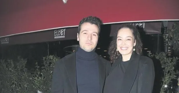 Azra Akin Esi Atakan Koru Ile Onceki Aksam Akatlar Daki Elbet Adli Mekandaydi Takvim