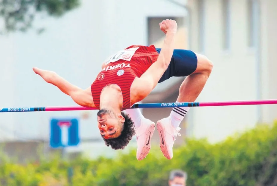 Başarıdan başarıya atladı!