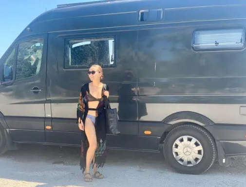 Çukur bitti kıyafetler gitti Efsun kendinden geçti! Damla Sönmez ne var ne yok çıkardı bikinisiyle düşman çatlattı-7