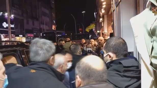 bakirkoylulerden-kemal-kilicdarogluna-sok-protesto-bulent-kerimoglunu-istemiyoruz-halk-tvye-tepki-1643402000520.jpeg Bakırköylülerden Kemal Kılıçdaroğlu'na şok protesto: Bülent Kerimoğlu'nu istemiyoruz! Halk TV'ye tepki...-1