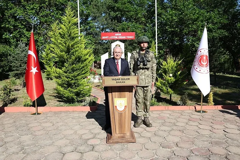 baskan-erdogan-mehmetcikle-bayramlasti-guven-ve-istikrar-ureten-bir-ulkeyiz-1779885945384.jpeg Başkan Erdoğan mehmetçikle bayramlaştı: Güven ve istikrar üreten bir ülkeyiz-2