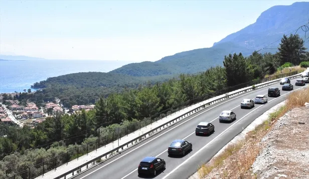 Muğla Akyaka'da tatilciler uzun araç kuyrukları oluşturdu! 3 saatte 30 bin araç geçti-4