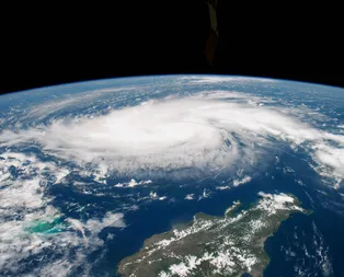 NASA korkunç görüntüleri yayınladı! Dorian Kasırgası hızla geliyor