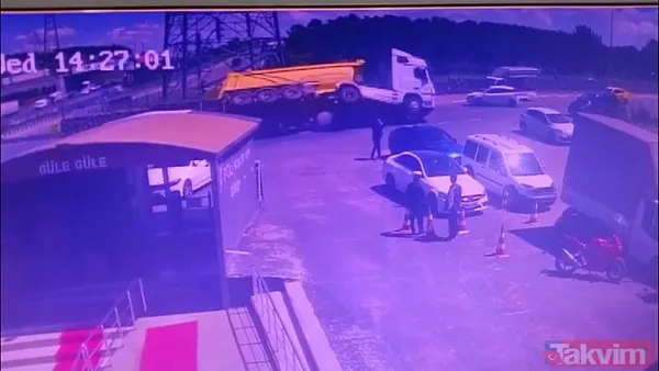 Sultanbeyli'de facianın eşiğinden dönüldü! Hafriyat kamyonu otomobilin üzerinde devrildi - 4