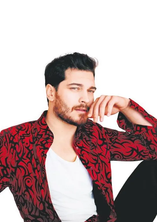 Ece Sükan ve Çağatay Ulusoy arasındaki aşk dedikoduları gerçek oluyor! İkili Marmaris'te...-2