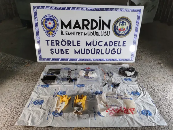 son-dakika-eylem-hazirligindaki-pkkli-terorist-2-kilogram-plastik-patlayiciyla-yakalandi-1627634870072.jpg SON DAKİKA: Eylem hazırlığındaki PKK'lı terörist 2 kilogram plastik patlayıcıyla yakalandı-5