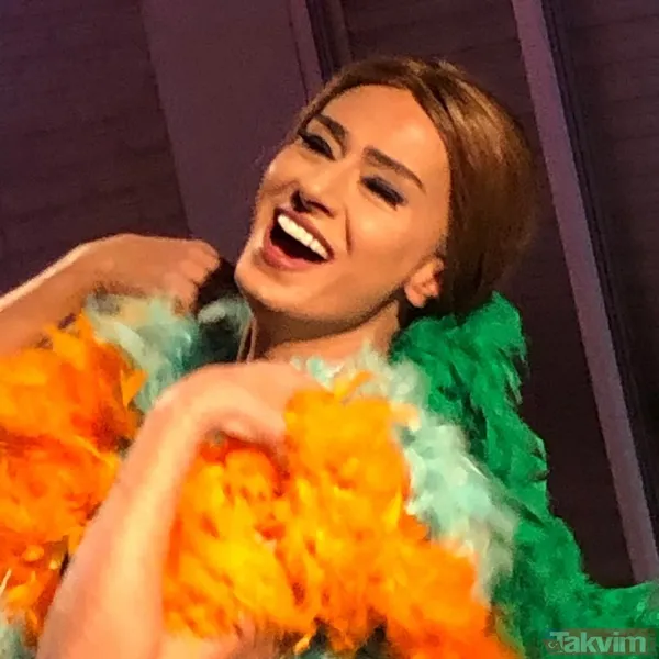 Yıldız Tilbe kırmızı bikinisi ile kameralara yakalandı! Deniz ve güneşin tadını doyasıya çıkaran Yıldız sosyal medyanın gündeminde... - 22