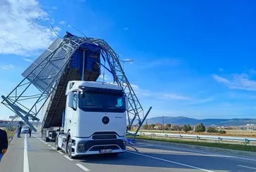 Denizli'de kavşakta inanılmaz görüntü: Tırı görenler gözlerine inanamadı