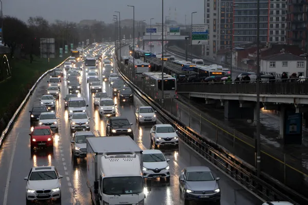 İstanbul'da sağanak yağış sonrası trafik durma noktasına geldi!-5