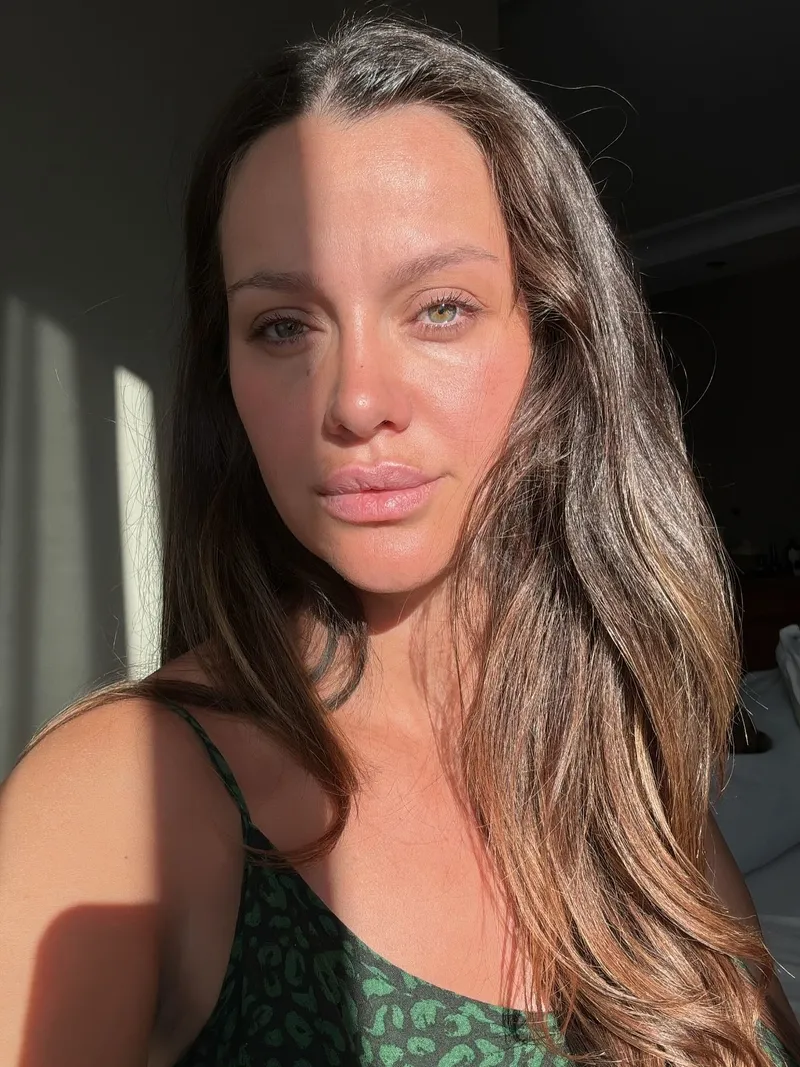 1774521246302.jpg Sora'nın teyzesi ortaya çıktı! İrem Helvacıoğlu'nun ablasıyla benzerliği “Pes” dedirten cinsten!-3