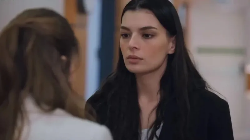 hudutsuz-sevda-dizisinde-tozu-dumana-katacak-veda-2-oyuncu-icin-ayrilik-zilleri-caldi-1713093984035.jpeg Hudutsuz Sevda dizisinde tozu dumana katacak veda! 2 oyuncu için ayrılık zilleri çaldı!-5