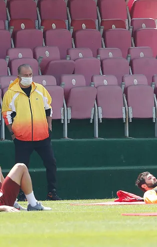 Koronavirüs sonrası Galatasaray ilk kez Fatih Terim yönetiminde çalıştı! Maskeli idman