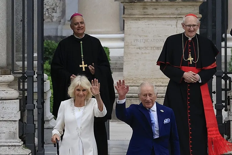 500 yıl sonra ilk kez bir İngiliz kralının Papa ile birlikte dua etti, AA