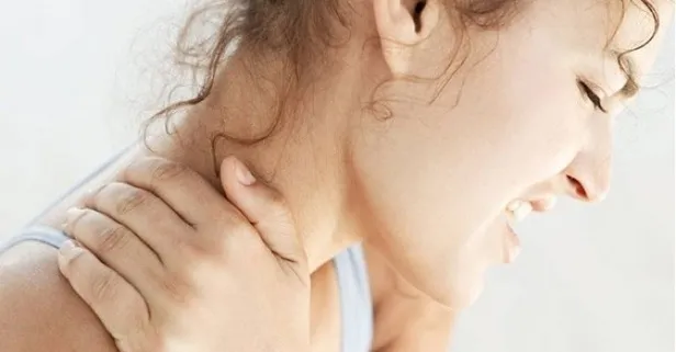 Bel ve boyun ağrısı olanlara dikkat! Uzmanı iki etkili yöntemi açıkladı: Bu hataları yapmayın