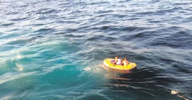 Şişme botla denize açılan gençleri İDO personeli kurtardı
