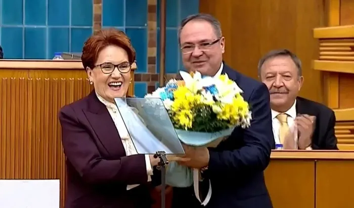 iyi-partide-bir-kriz-daha-aksener-aday-gosterdigi-akin-gurkan-istifa-etti-1703519208033.jpeg
