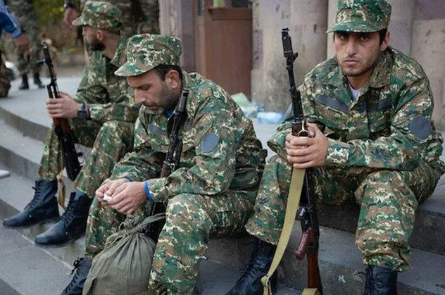 İşgalci Ermeni ordusu eriyor! İki bin kişiye emir verildi 300 kişi geldi