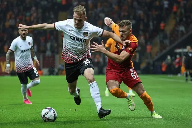 galatasaray-gaziantep-fk-canli-anlatim-izle-1635700116703.jpeg Galatasaray hata yapmadı! Rakiplerinin kaybettiği haftada Gaziantep'i 2-0'la geçti-2