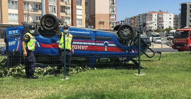 Balikesir Edremit Te Jandarma Minibusu Devrildi 3 Yarali Takvim